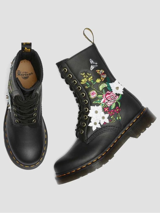 Dr. Martens Shoes - Dr Martens Bloom boots Size 7